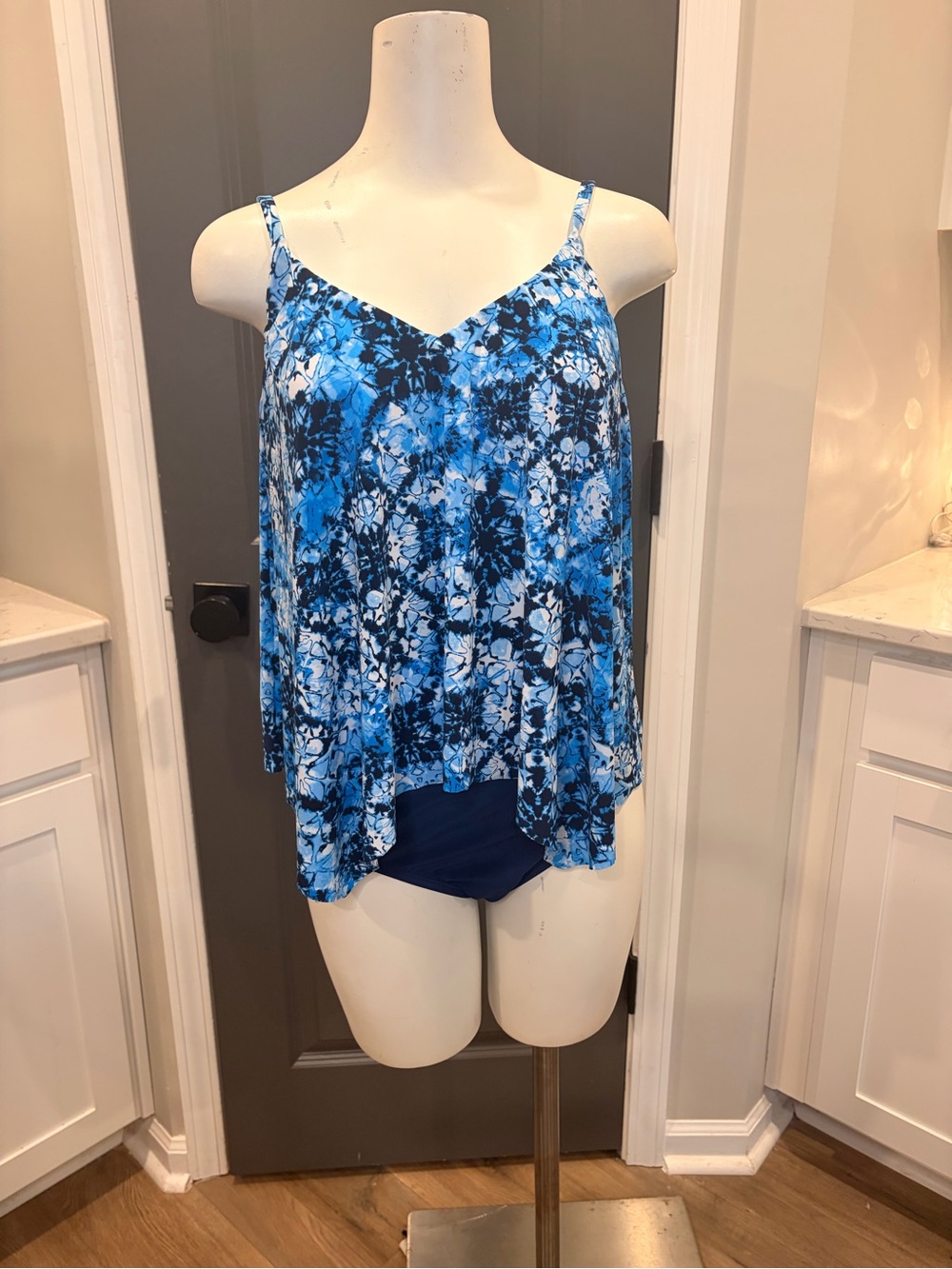 12/Large Blue Floral Flowy Dreamsuit Tankini Top and Kona Sol Bottoms